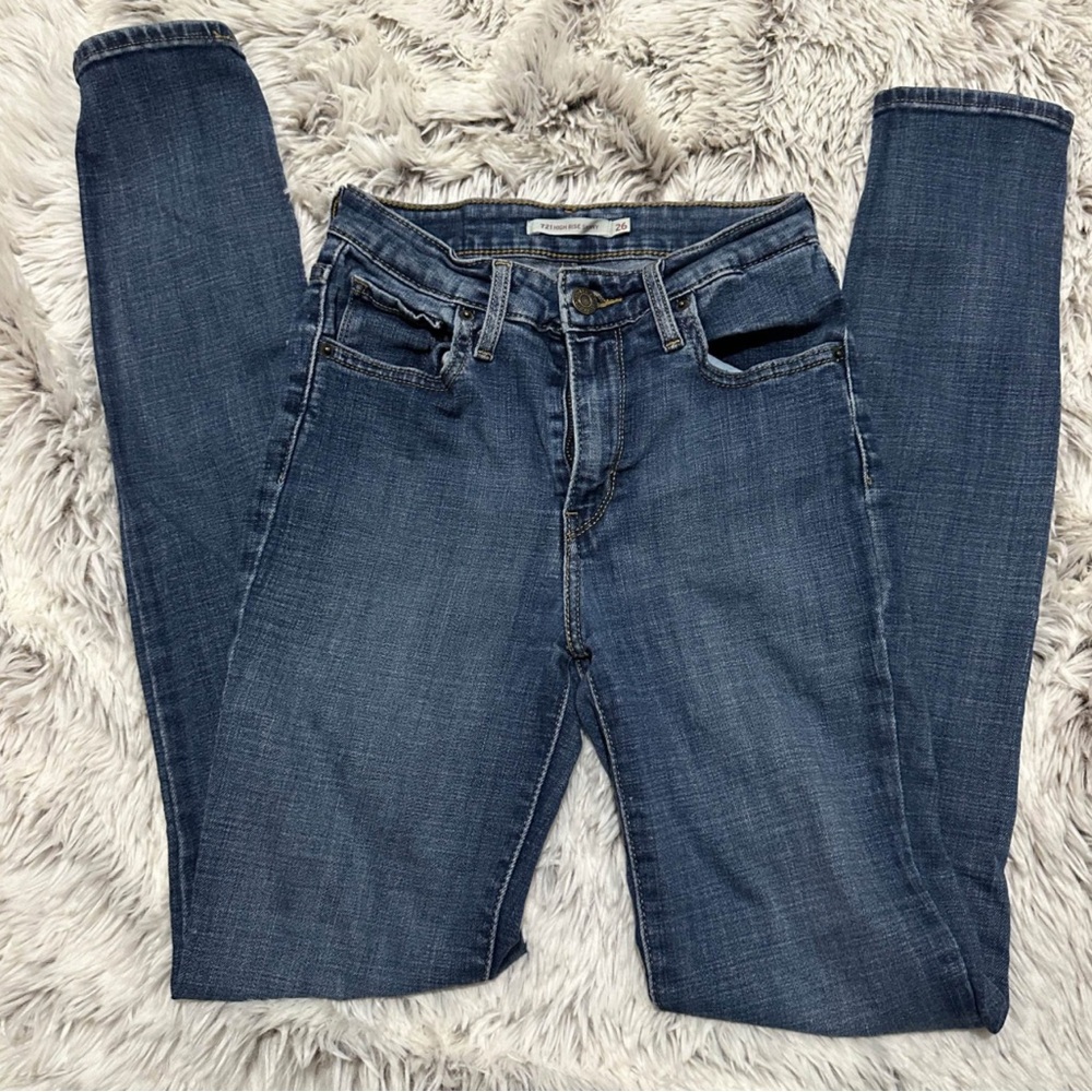 26W Levi’s 721 High Rise Skinny Jeans